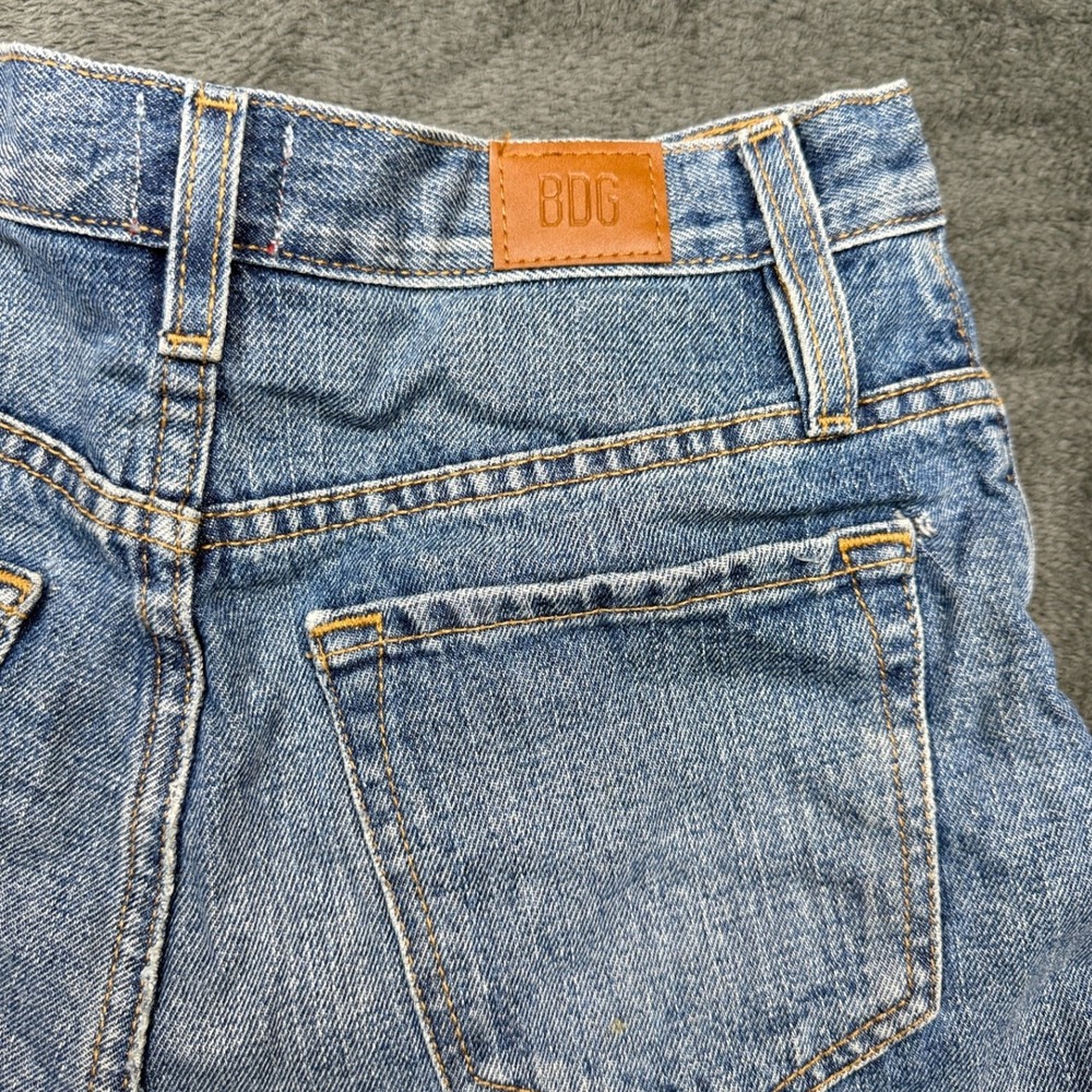 BDG Urban Outfitters  Size 26 Mom High Rise Denim Shorts Blue Wash Cuffed‎ - Picture 11 of 12
